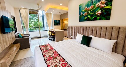 Monsoon Mist Room Type - Spice Suite, Studio apartment with Mountain View, AC, Private Kitchen and Living Area