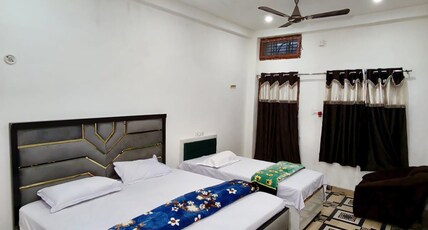 New Kashi Paying Guest House Varanasi Room Type - tripple bed