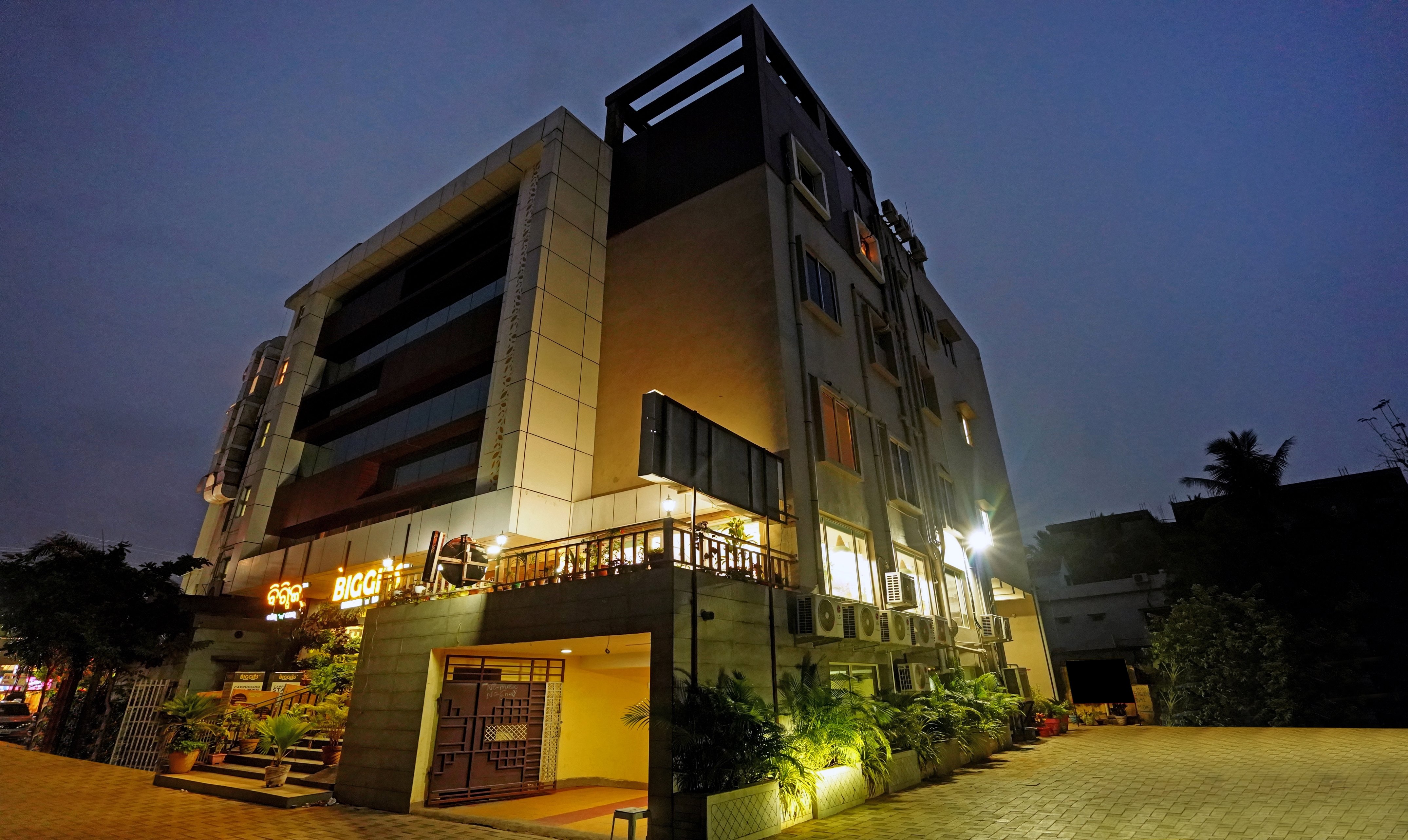 Lazystay Grand KIIT University - Tap to explore photos