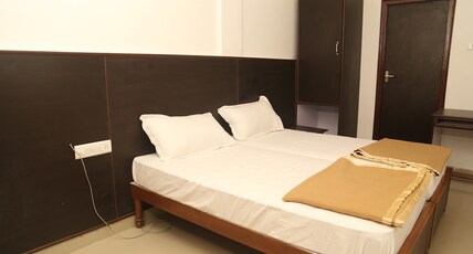Hotel Shree Hari Room Type - AC SuperDeluxe Room