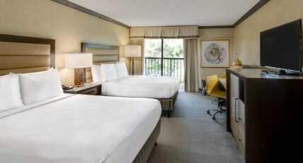 Crowne Plaza Resort ASHEVILLE Room Type - 2 Queen Standard Communications Mobility Accessible Tub Crowne Plaza Resort ASHEVILLE Room Type - 2 Queen Standard Communications Mobility Accessible Tub