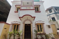 ROAMERS INN (Backpackers Hostel)