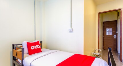 OYO 928 Leaf Hostel Room Type - Private Twin room with shared washroom
