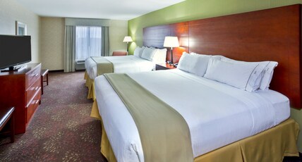 Holiday Inn Express & Suites Frankenmuth Room Type - 2 King Suite Sofa Bed