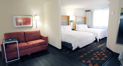 Holiday Inn CHAMPAIGN Room Type - 2 Queen Standard Comm Access Trnsfr Shwr