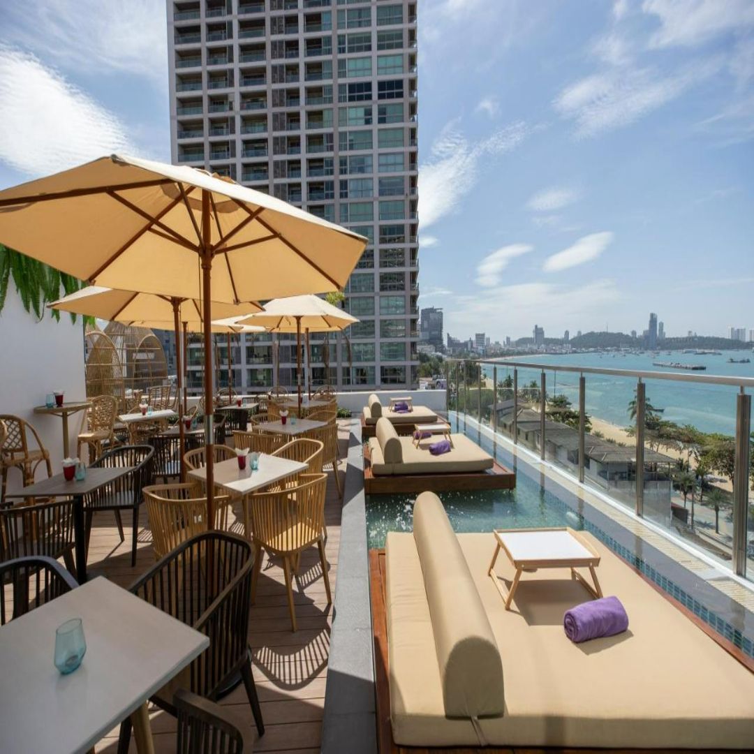 Pattaya Sea View Hotel - Tap to explore photos