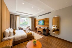 Kamay The Premium - Near Artemis, Medanta Hospital & Huda city centre - 10 mins Drive