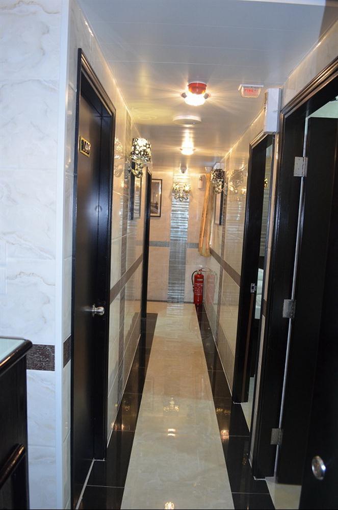 Hostel Skylark Hong Kong - Tap to explore photos