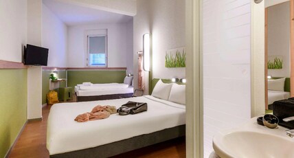 ibis budget Luzern City Room Type - Family room with a double bed (150 x 200 cm) and twin beds (80 x 200cm)