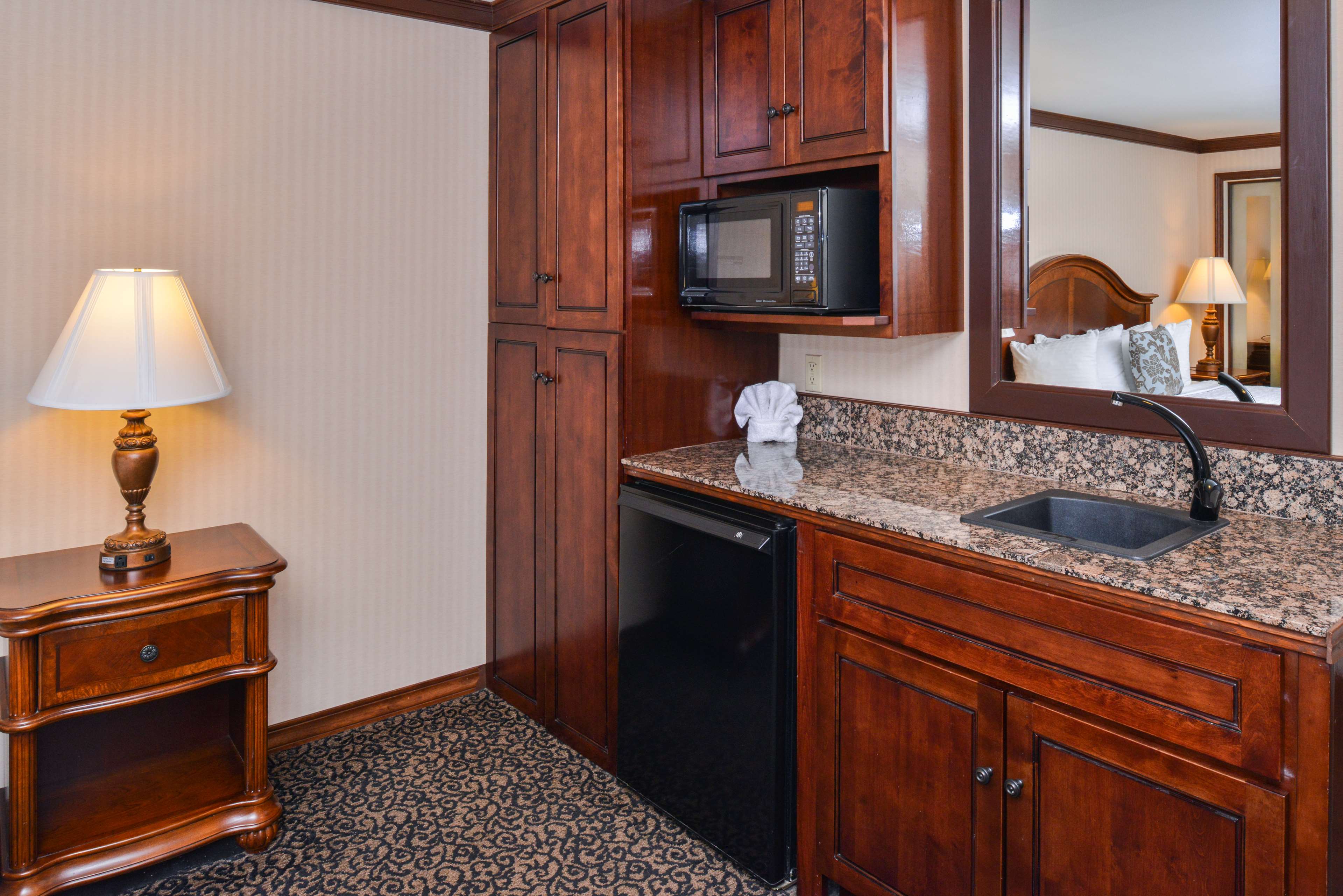 Best Western Edgewater Resort - Tap to explore photos