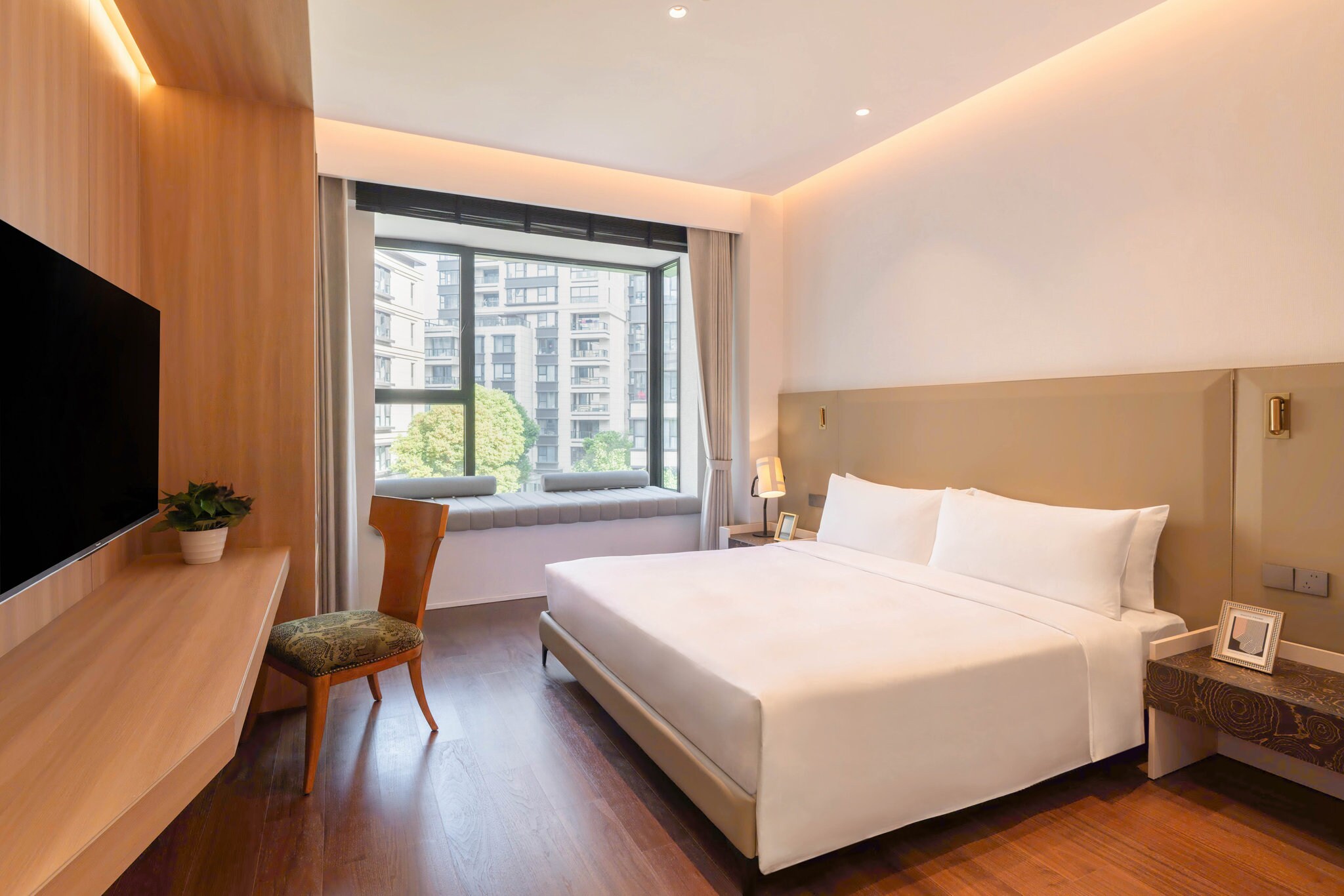 InterContinental Hotels SHANGHAI JING'AN SERVICED APT. by IHG - Tap to explore photos
