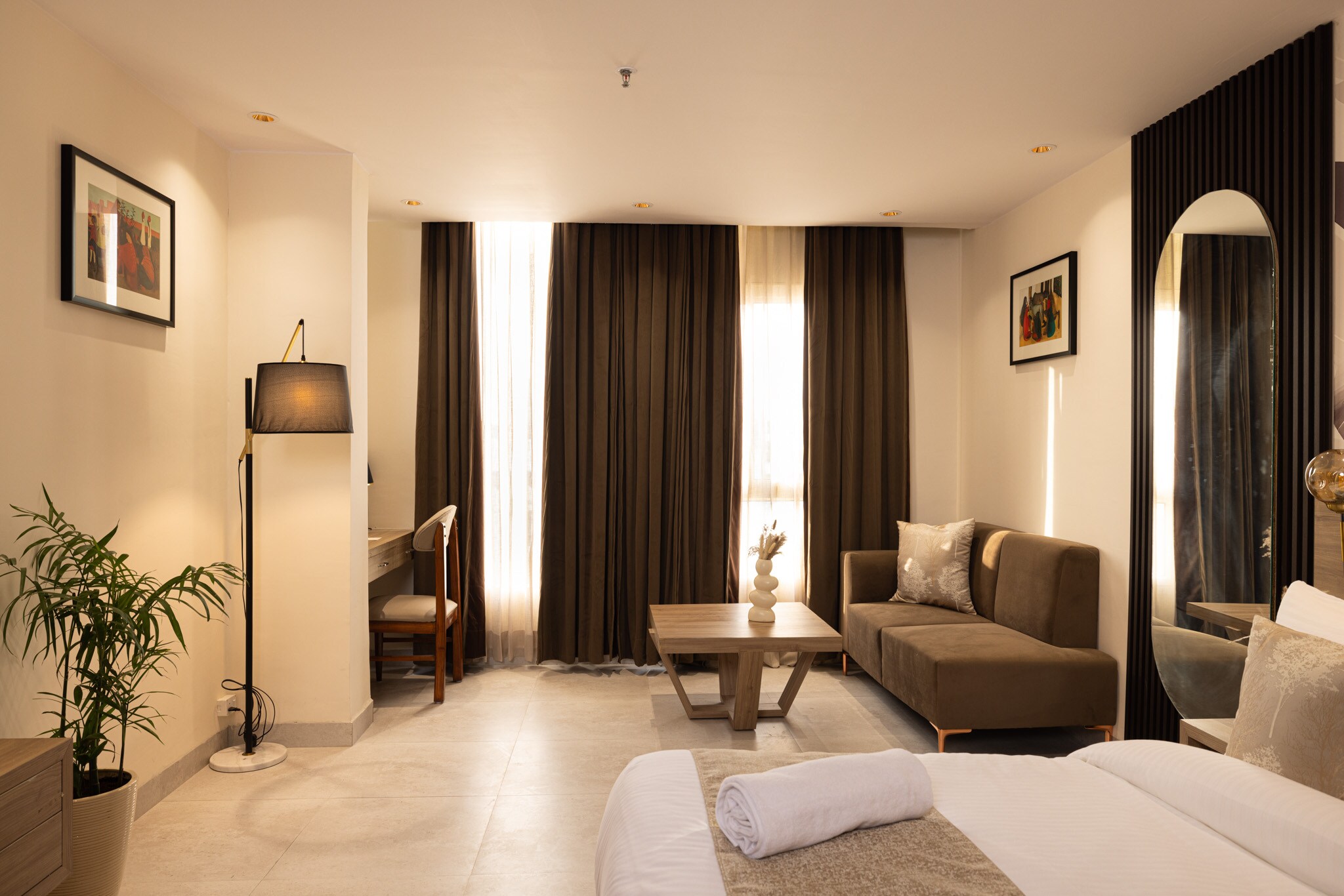 Lumi Stays - Luxurious Studio Apartments | 2mins from Indirapuram - Tap to explore photos