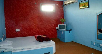 Hotel Shri Radha Room Type - Deluxe AC