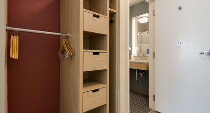 Hilton Garden Inn Madison West/Middleton Room Type - 1 KING ACC RM W BATHTUB