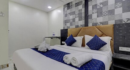 Parle inn hotel Room Type - Deluxe Queen Bed