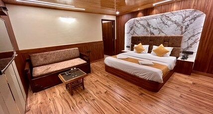Hotel Rocksea Mall Road Room Type - Wooden Cabin (Super Deluxe Room)