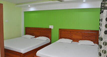 Hotel Duwaraka Room Type - Four Bed Room AC
