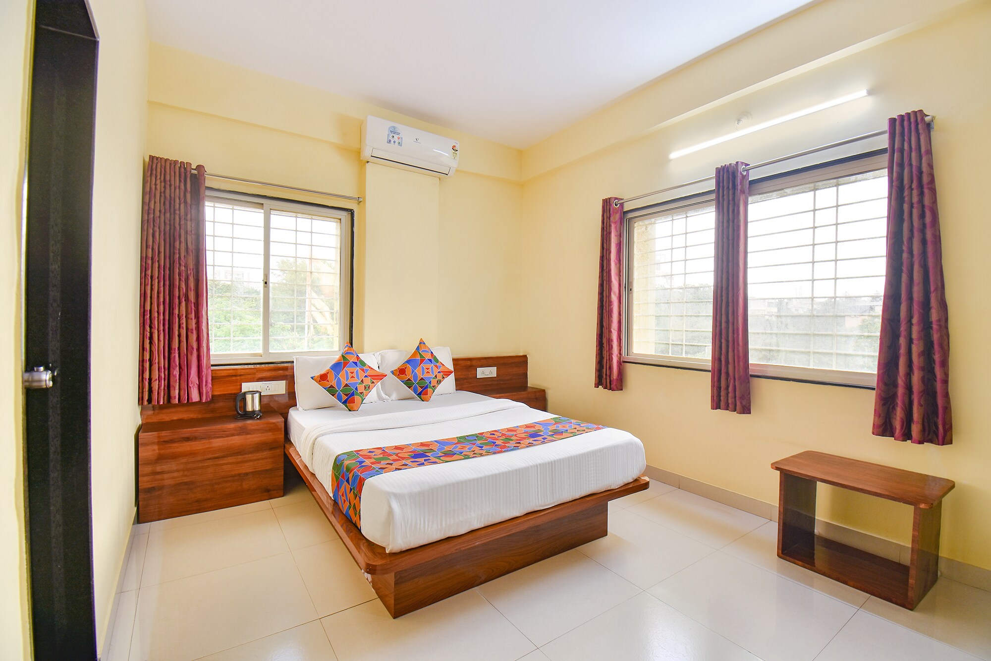 FabHotel Himalay Guest House Saanvi Residency - Tap to explore photos