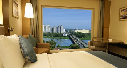 Gokulam Grand Room Type - Deluxe Lake View Room
