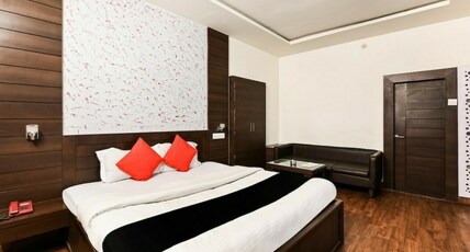 Hotel Surpin Palace Room Type - Deluxe Room