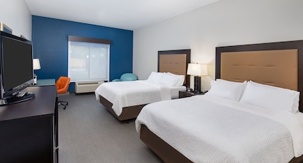 Holiday Inn Express Cleveland Northwest, an IHG Hotel Room Type - 2 Queen Standard Mobil Access Roll Shwr