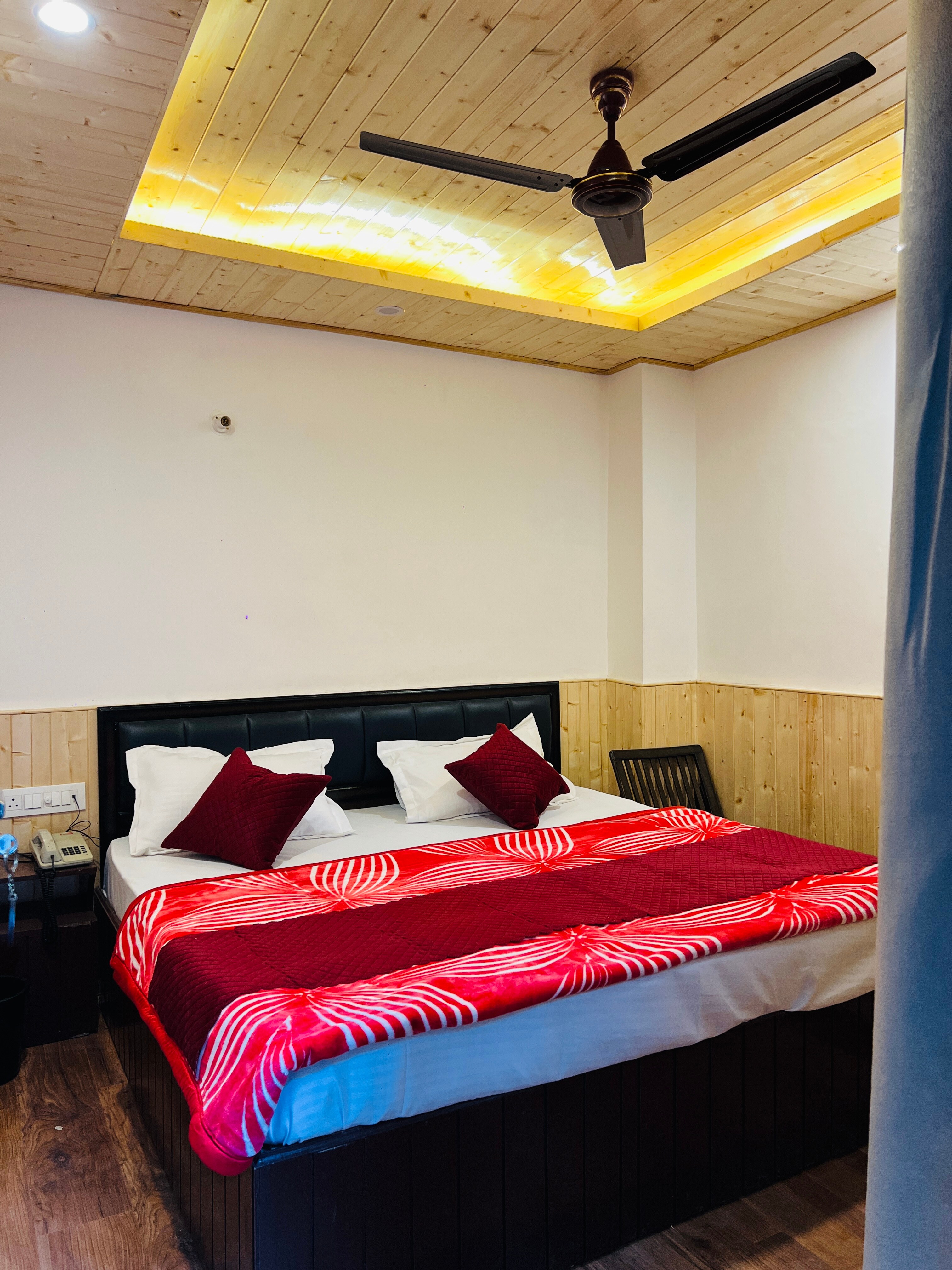 Hotel galaxy inn manali - Tap to explore photos