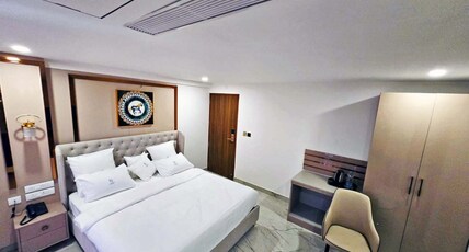 Radiant Star Suites Room Type - Premium Room AC