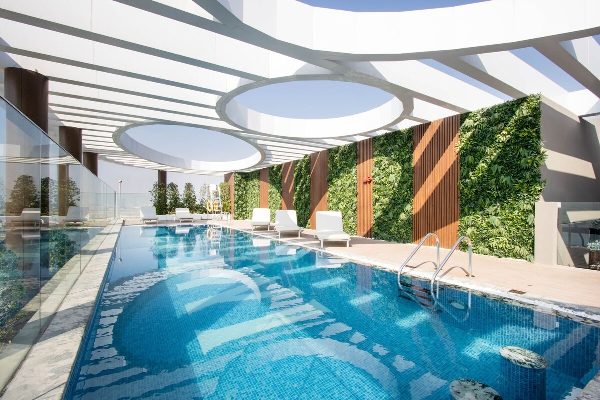 ELIVAAS Curated Luxury 1BR High Floor Rooftop Pool Access - Tap to explore photos