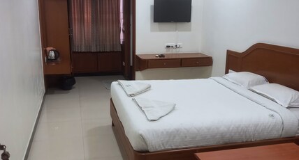 Hotel Sree Saravana Bhavan Room Type - Standard Double Room AC