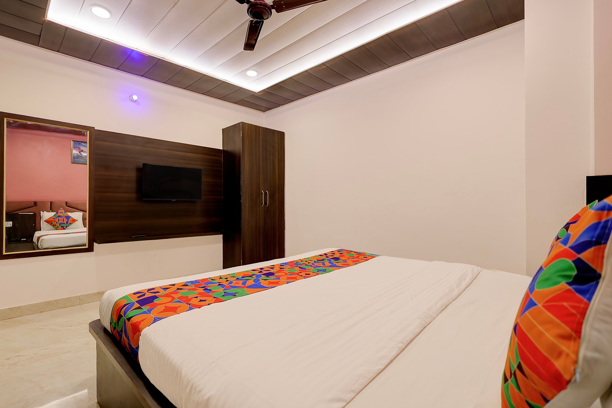Fabhotel Imperial 900 m from Sarnath Museum - Tap to explore photos