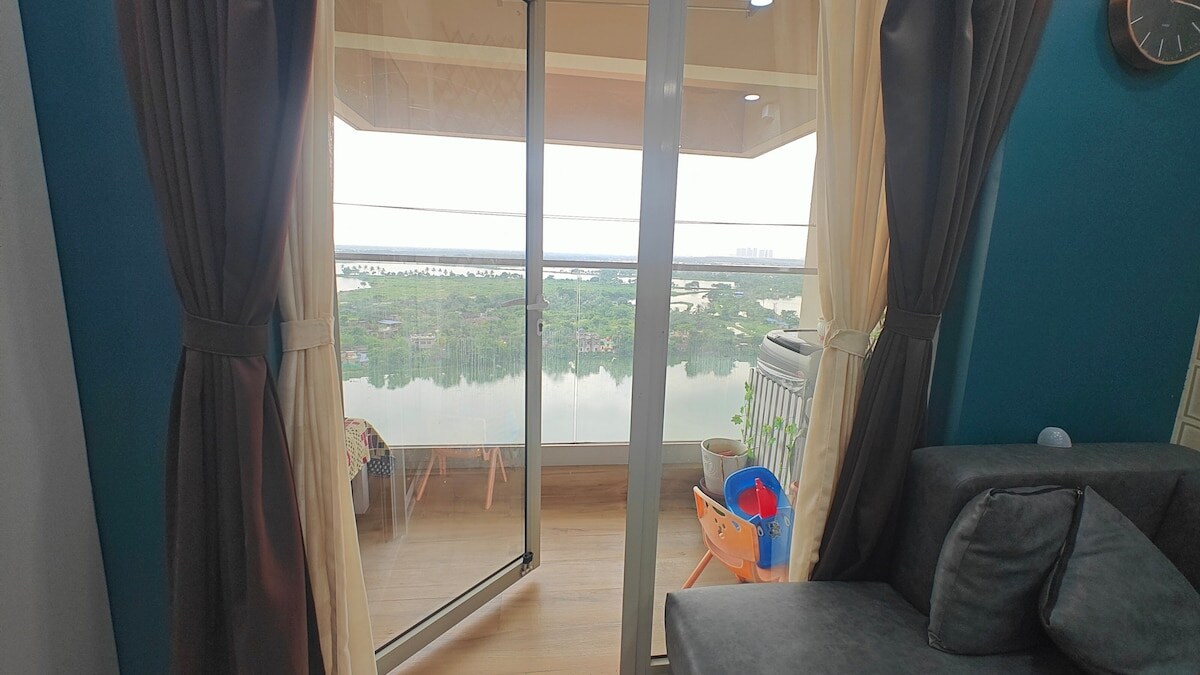 Luxerious Lake View Apartment in Highrise Building - Tap to explore photos