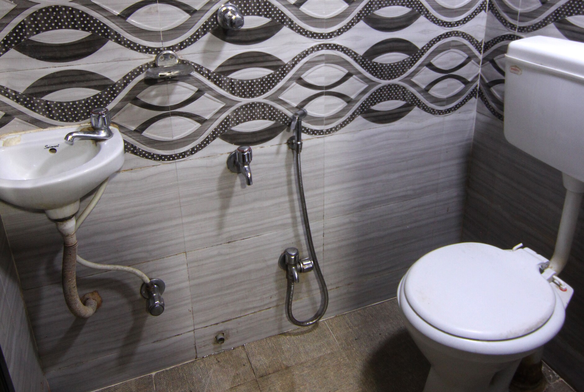 BKC Residency - Tap to explore photos