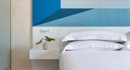 KIMPTON LAS MERCEDES Room Type - 1 King Essential Sofa Bed Balcony
