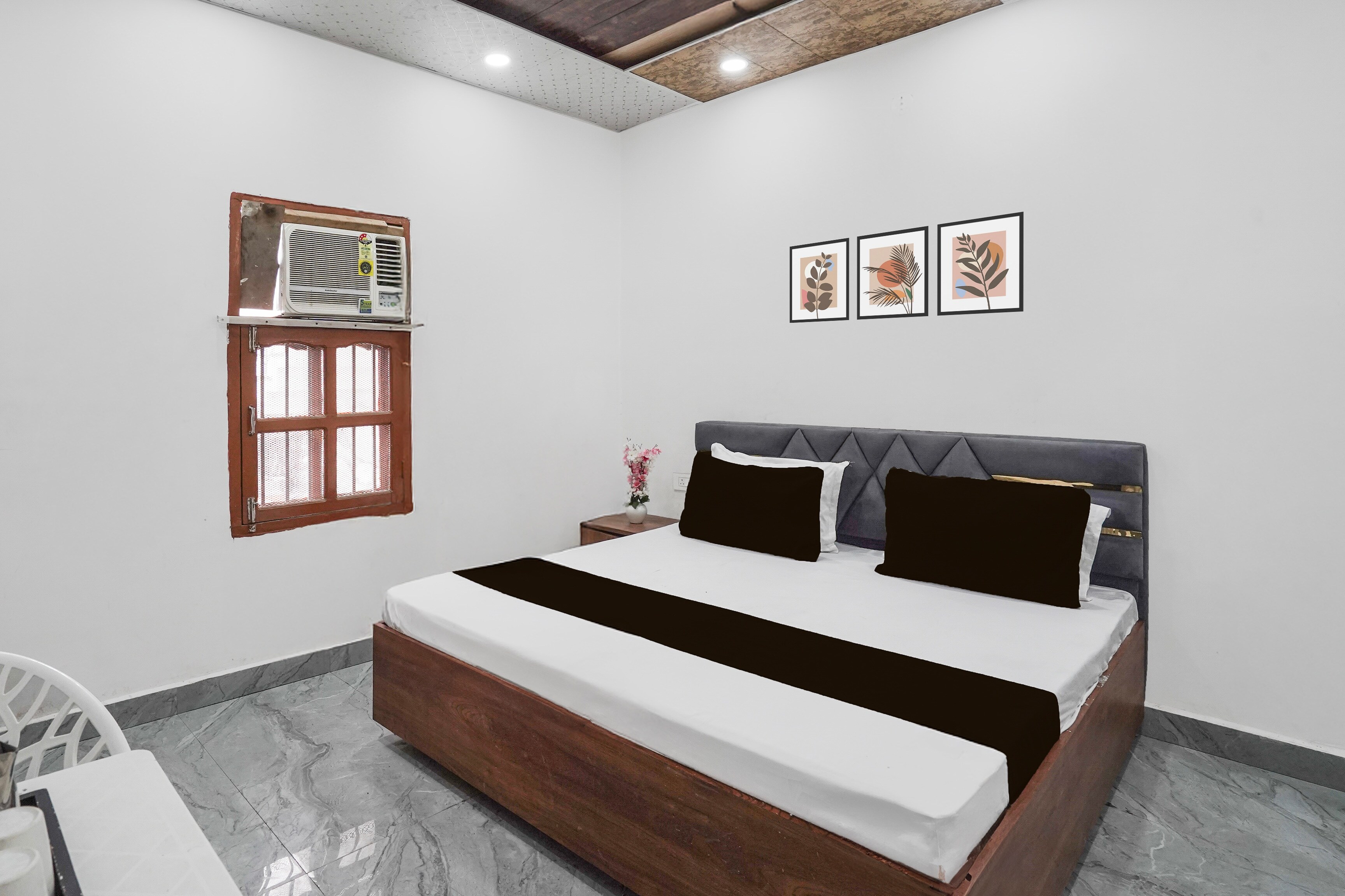 Hotel O HANNU HOTEL Panipat Junction - Tap to explore photos