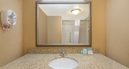 Hampton Inn & Suites Oklahoma City South Room Type - 2 QUEEN BEDS NONSMOKING