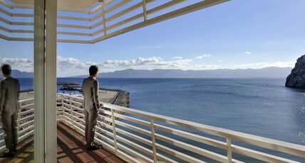 Mercure Quemado Resort Room Type - Privilege Room with large bed and balcony with magnificent sea view