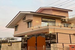 Mount Retreat 4BHK Luxe Villa