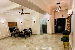 A 1000 sqft 1BHK Apartment in Ballygunge main road