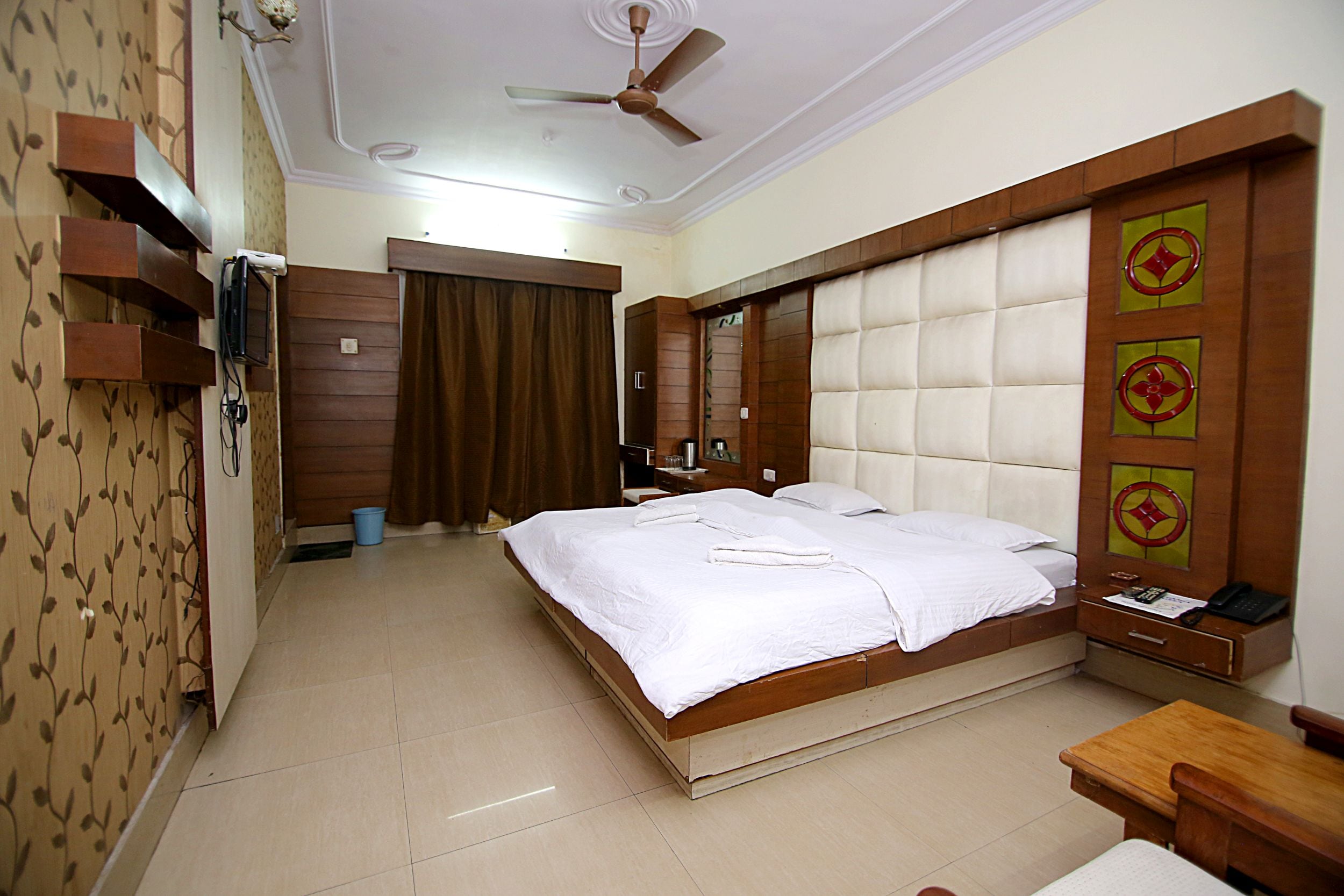 Hotel Midtown - Tap to explore photos