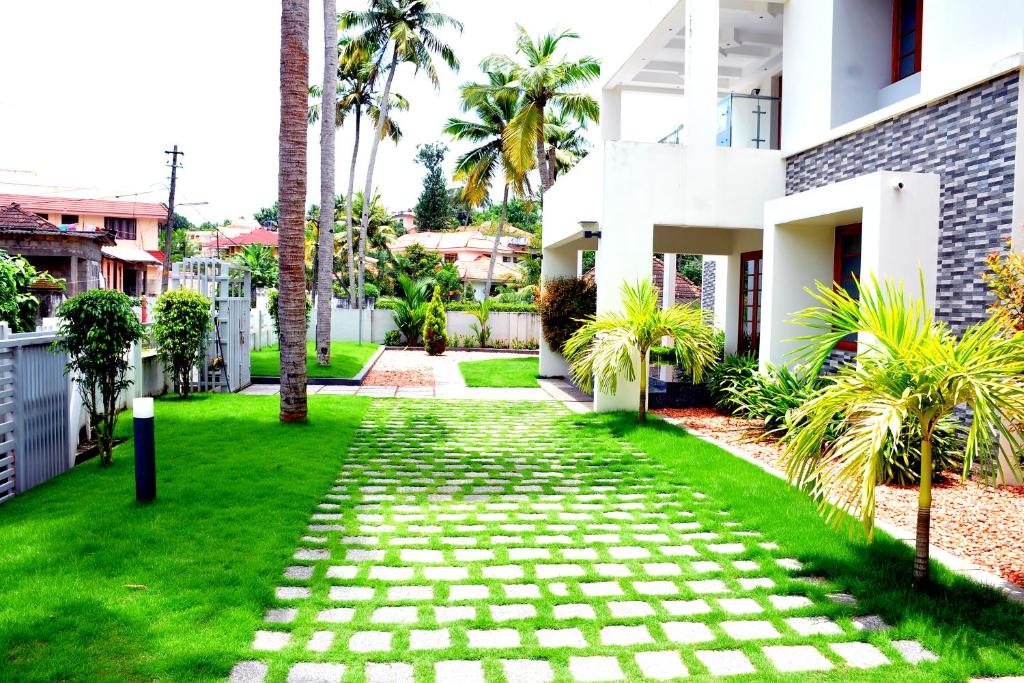 Shamrock Home Stay (5-Bedroom Bungalow) - Tap to explore photos