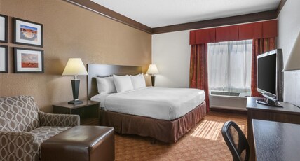 Best Western Tolleson Hotel Room Type - Accessible - 1 King, Mobility Accessible, Bathtub, Non-Smoking, Full Breakfast