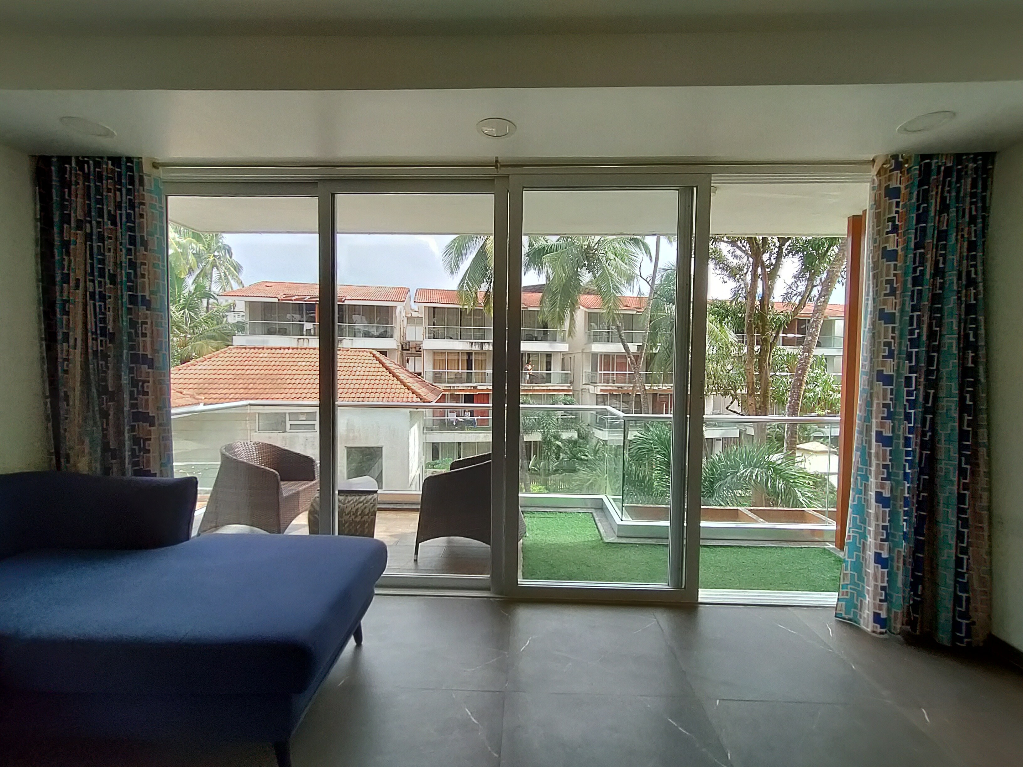 Casa Legend Waves Apartment | Rooms & Pool - Tap to explore photos