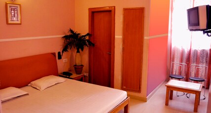 Hotel Queen Room Type - Standard Non AC Double Room with Fan