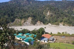 Shoolin Jungle Retreat Resort