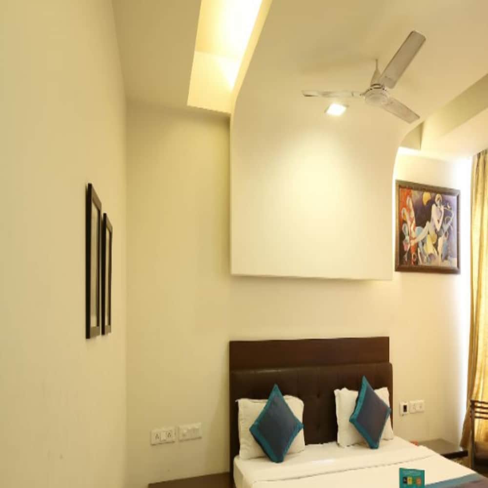 Hotel GOLD LEAF - Tap to explore photos