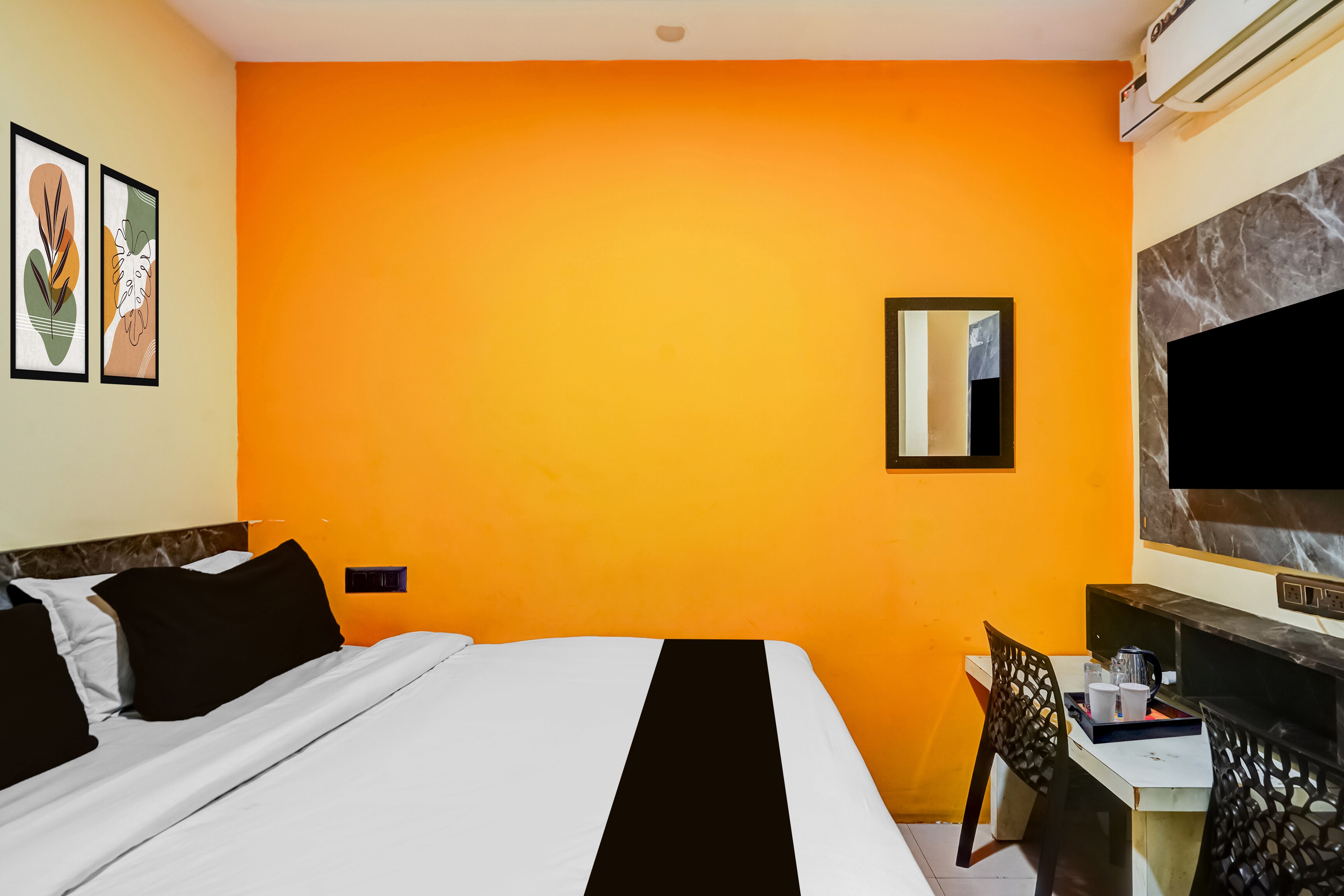 Hotel O Srirampura Metro Station Formerly Broadway Inn - Tap to explore photos