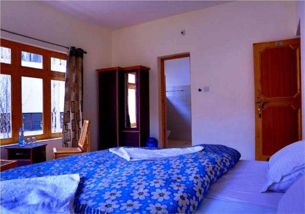 Ladakh orchard House-BNB - Tap to explore photos