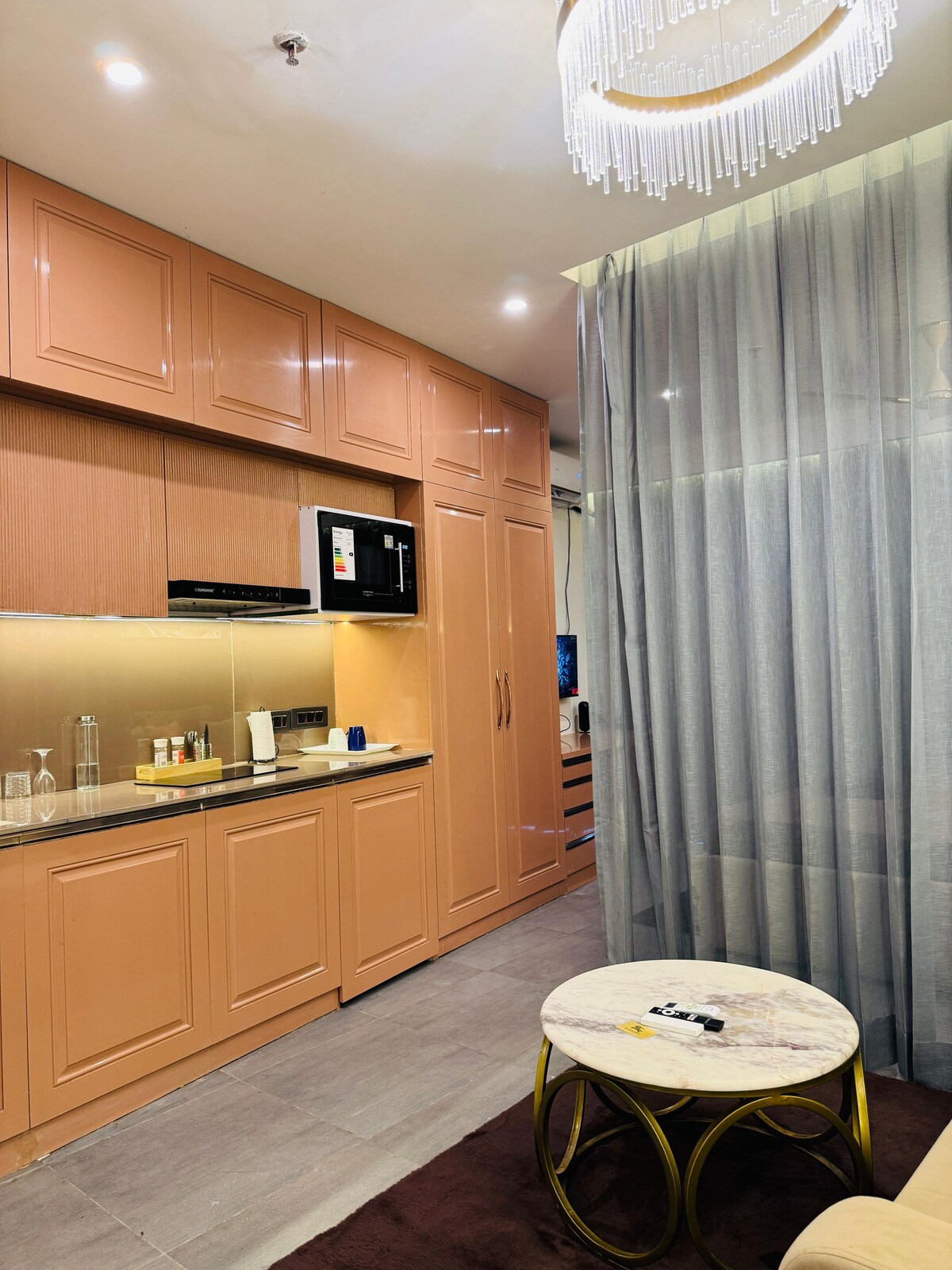 Chic Studio Apartment with Premium Amenities - Tap to explore photos