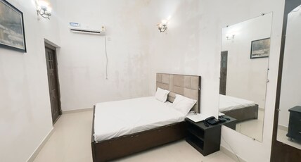 RAJMAHAL MARRIAGE HALL AND LAWN Room Type - Luxury Room RAJMAHAL MARRIAGE HALL AND LAWN Room Type - Luxury Room