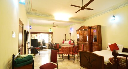 Sneh Deep Guest House Room Type - AC Family Room Grand